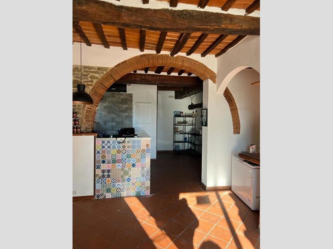 Negozio in Affitto a Arezzo, 650€, 50 m²
