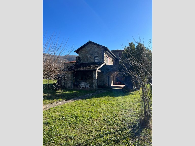 Casa Indipendente in Vendita a Filattiera, 550'000€, 300 m², arredato