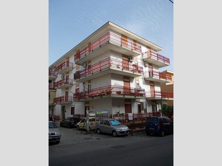 Trilocale in Vendita a Palermo, zona Via Villagrazia di Palermo, 85'000€, 103 m²
