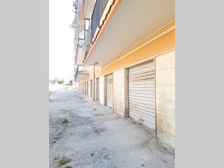 Box in Vendita a Siracusa, zona Via Specchi, 15'000€, 14 m²