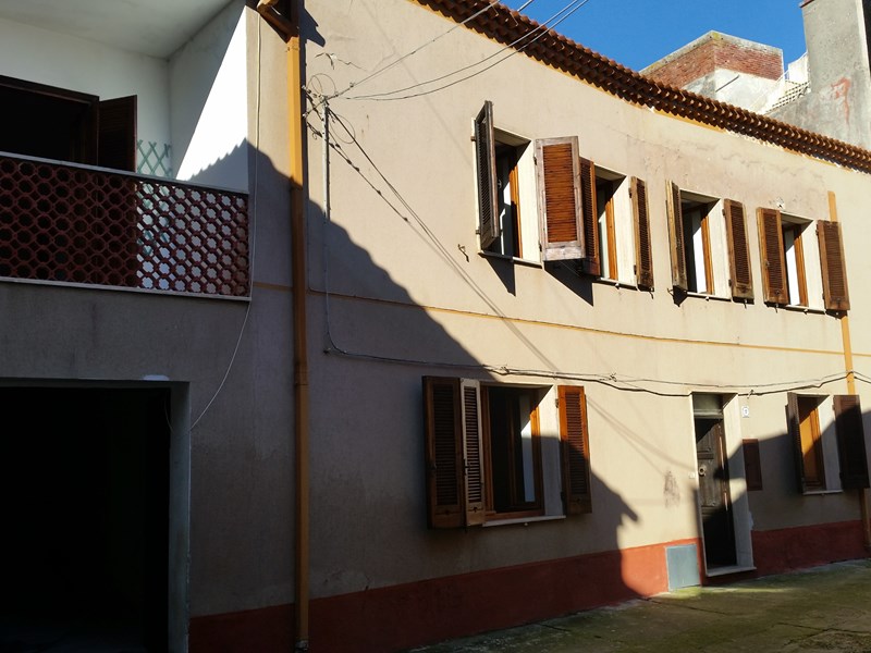 Casa Indipendente in Vendita a Bonnanaro, zona centrale, 78'000€, 220 m², arredato