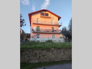 Trilocale in Vendita a Varazze, zona Cantalupo, 270'000€, 70 m²