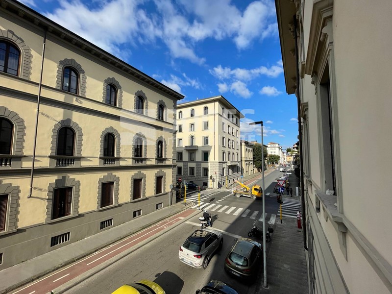 Appartamento in Vendita a Firenze, zona Piazza Della Vittoria, 820'000€, 220 m²