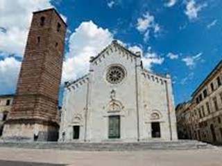 Attività commerciale in Vendita a Pietrasanta, 280'000€, 250 m²