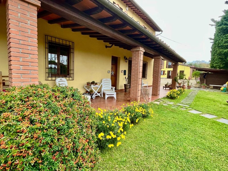 Casa di corte in Vendita a Montopoli in Val d'Arno, zona Marti, 750'000€, 440 m², arredato
