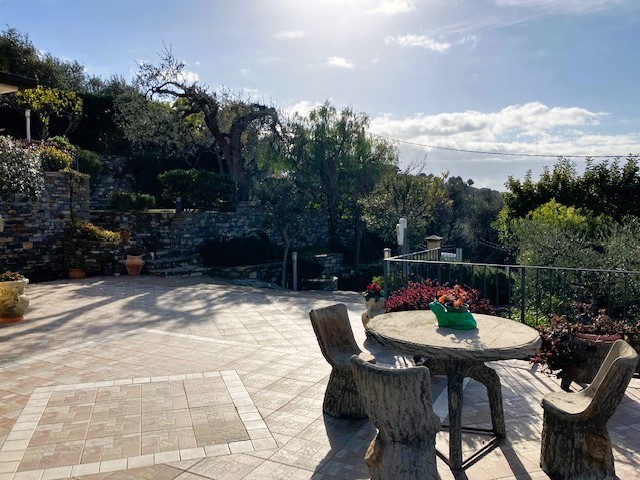 Villa in Vendita a Imperia, 1'200'000€, 200 m²