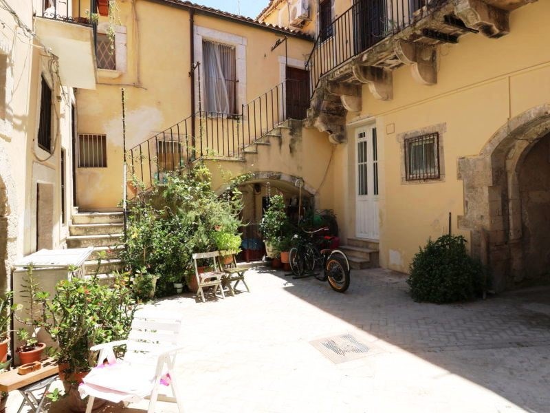 Bilocale in Vendita a Siracusa, zona Via dei Tintori, 145'000&euro;, 60 m², arredato