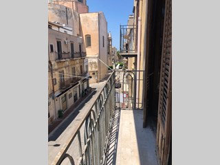 Ufficio in Affitto a Alcamo, zona CENTRO STORICO DI ALCAMO, 380€, 82 m²