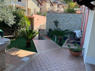 Villa in Vendita a Alcamo, zona ALCAMO MARINA, 385'000€, 340 m², con Box