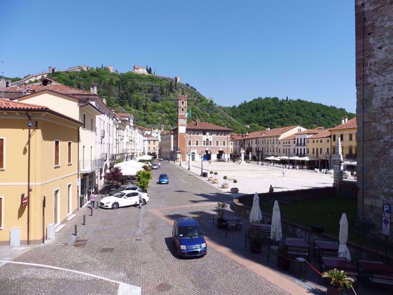 Ufficio in Affitto a Marostica, 480€, 70 m²