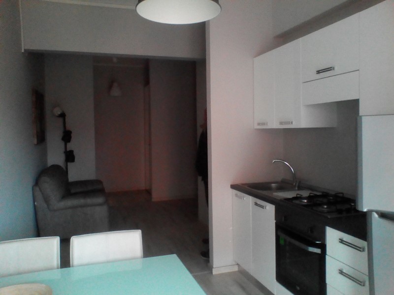 Appartamento in Affitto a Genova, zona Sestri Ponente, 1'200€, 75 m²