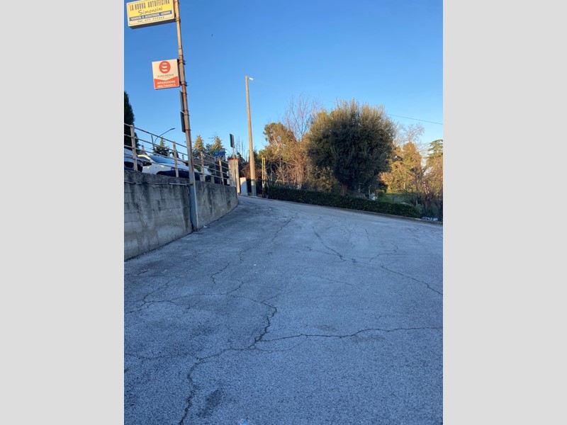 Magazzino in Vendita a Osimo, zona Centrale, 30'000&euro;, 65 m²