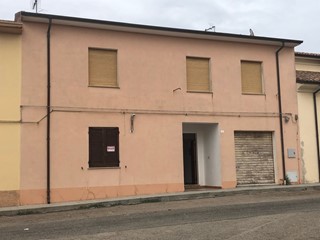 Casa Semi Indipendente in Vendita a Mores, 119'000€, 240 m²
