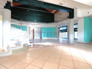 Immobile commerciale in Affitto a Brendola, 2'000€, 