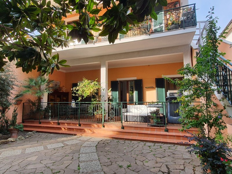 Casa Indipendente in Vendita a Livorno, 640'000€, 280 m²