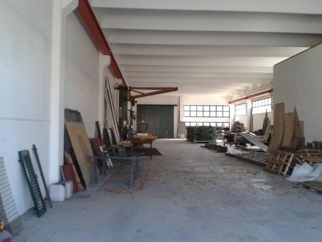 Capannone in Vendita a Lucca, zona Tempagnano, 1'200'000€, 1570 m²