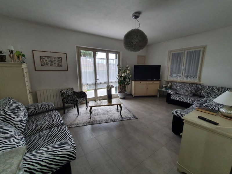Casa Indipendente in Affitto a Pietrasanta, zona Tonfano, 250 m², arredato