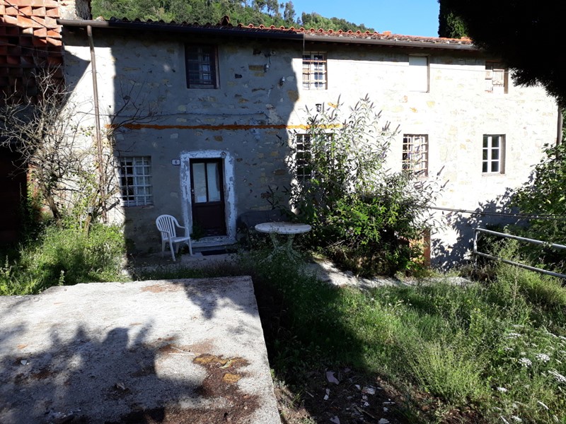 Casa Indipendente in Vendita a Lucca, zona San Macario, 250'000€, 600 m²