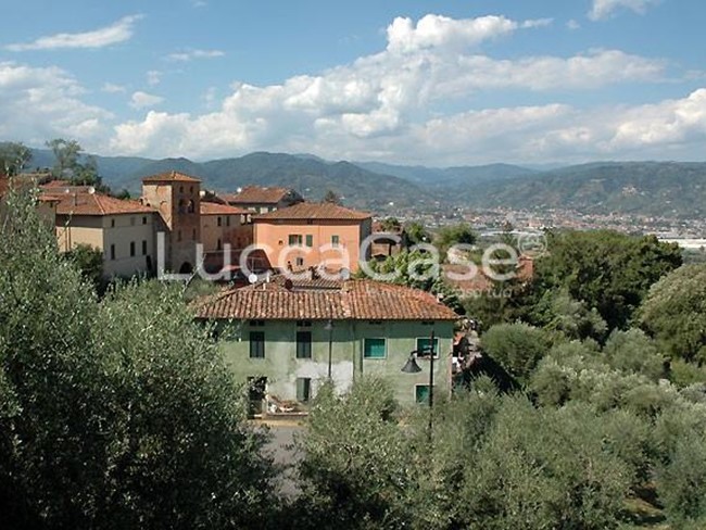 Casa Indipendente in Vendita a Montecarlo, 449'000&euro;, 303 m²