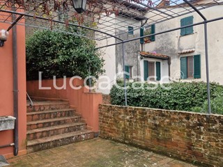 Casa Indipendente in Vendita a Montecarlo, 449'000&euro;, 303 m²