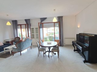 Appartamento in Vendita a Massa, zona Ronchi, 360'000&euro;, 122 m², arredato