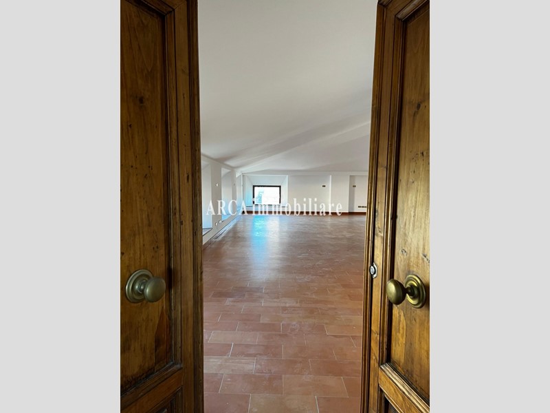 Appartamento in Vendita a Pietrasanta, 1'200'000€, 203 m², con Box