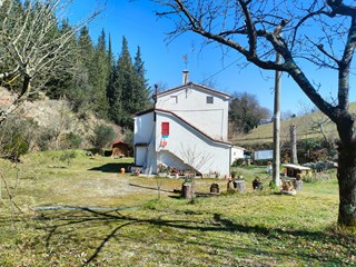 Casa Indipendente in Vendita a Arcevia, 235'000€