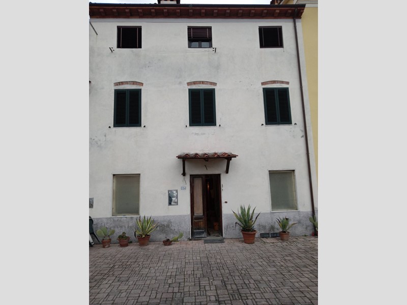 Casa Indipendente in Vendita a Lucca, zona San Pietro a Vico, 75'000€, 80 m²