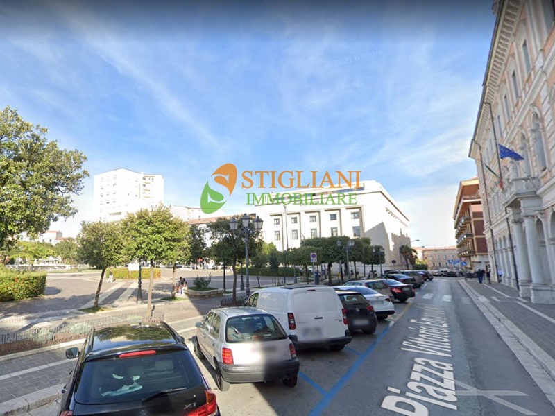 Immobile commerciale in Affitto a Campobasso, zona Centro, 1'000€, 100 m²