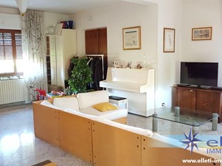 Casa Indipendente in Vendita a Massa, zona Ricortola, 480'000€, 200 m², arredato