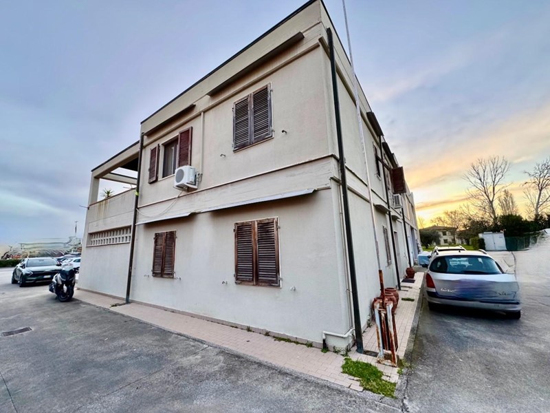 Casa Indipendente in Vendita a Pisa, zona Ospedaletto, 329'000€, 340 m²