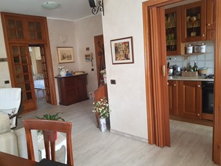 Quadrilocale in Vendita a Cascina, 180'000€, 90 m², con Box