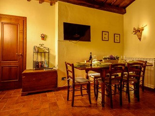 Villa in Affitto a Calci, 1'300€, 130 m²