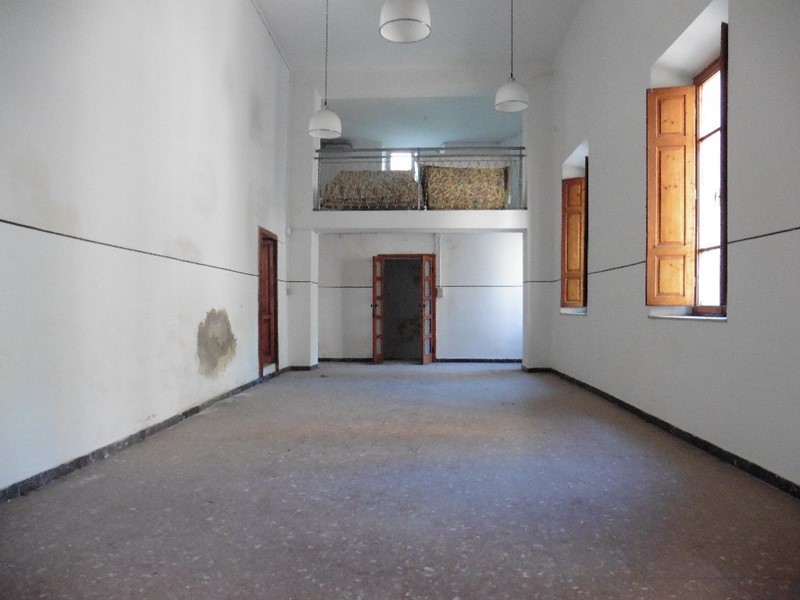 Immobile commerciale in Vendita a Calci, 80'000€, 110 m²