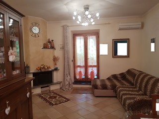 Casa Indipendente in Vendita a Calci, 120'000€, 140 m²