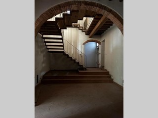 Casale in Vendita a Santa Croce sull'Arno, 350'000€, 420 m²