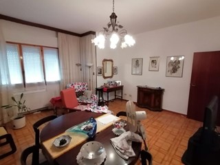 Appartamento in Vendita a Carrara, zona Avenza, 185'000€, 110 m², arredato