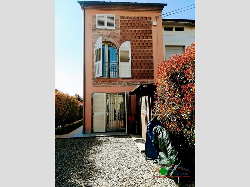 Casa Semi Indipendente in Vendita a Capannori, 220'000€, 110 m²