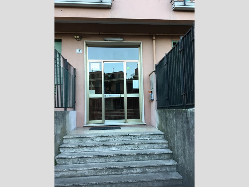 Appartamento in Vendita a Genova, zona Rivarolo, 125'000€, 120 m²