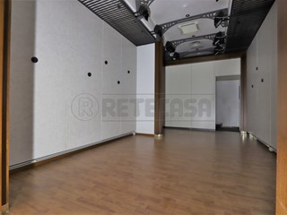 Immobile commerciale in Affitto a Torri di Quartesolo, 1'800€, 46 m², con Box