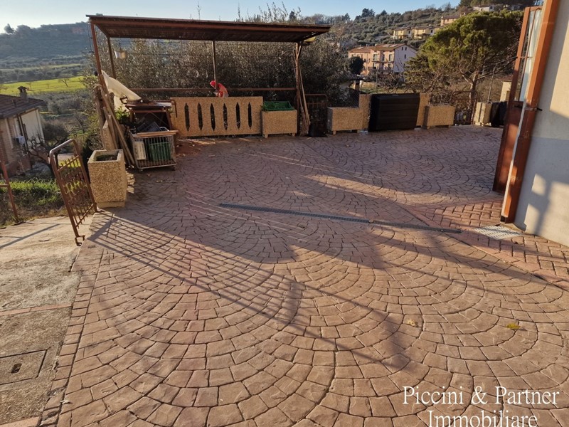 Casa Indipendente in Vendita a Magione, zona San Savino, 249'000€, 370 m², con Box