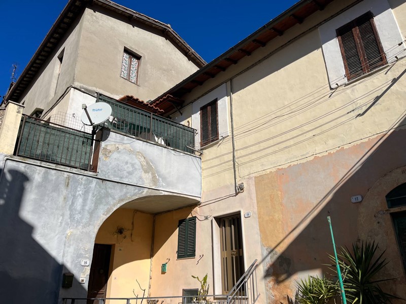 Quadrilocale in Vendita a Terni, zona Papigno, 39'000€, 90 m²