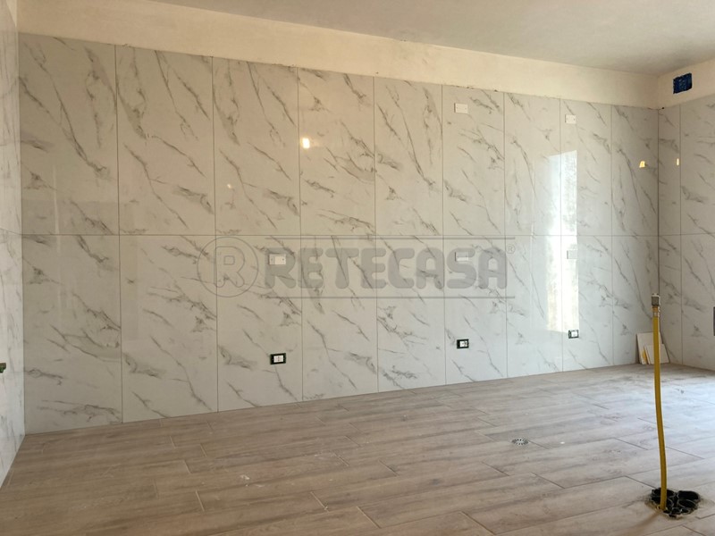 Immobile commerciale in Affitto a Offanengo, 2'300€, 150 m²