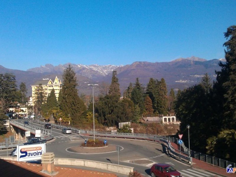 Bilocale in Affitto a Baveno, zona centro , 1'000€, 65 m², arredato