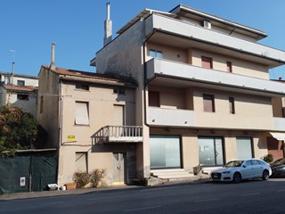 Casa Indipendente in Vendita a Porto Sant'Elpidio, zona faleriense, 130'000€, 200 m²