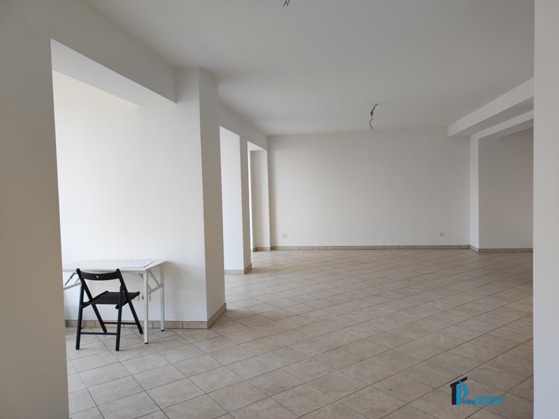 Ufficio in Affitto a Terni, 450€, 90 m²