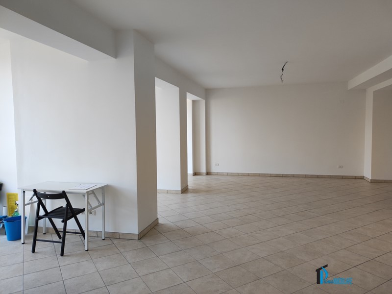 Ufficio in Affitto a Terni, 450€, 90 m²