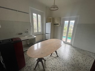 Trilocale in Vendita a Sestri Levante, zona comodo ai servizi, 120'000€, 102 m²
