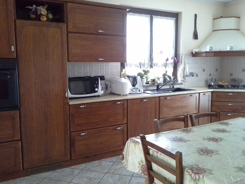Villa in Vendita a Savigliano, zona Sanita, 350'000€, 450 m², arredato, con Box