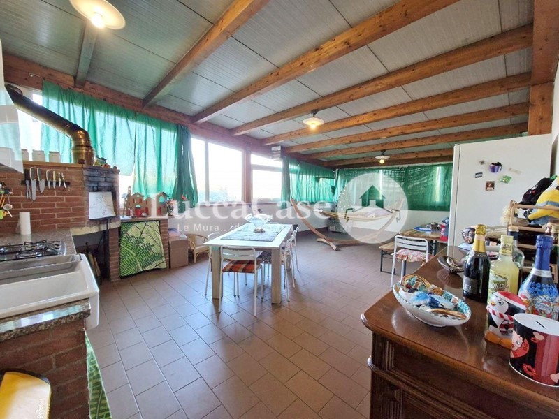 Casa Semi Indipendente in Vendita a Lucca, zona Nozzano, 300'000€, 180 m²